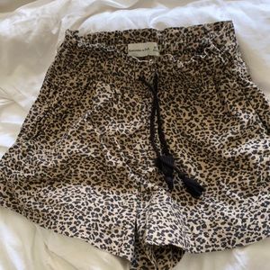 Women XS Abercrombie high waisted paper bag short